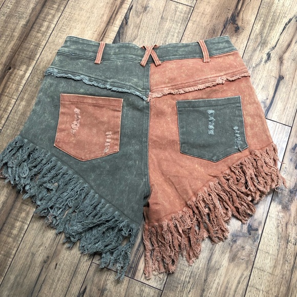 Oli & hali Two-Tone Fringe distressed shorts SZ S. A15 - Picture 3 of 9
